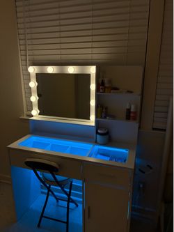 Vanity (with seat)