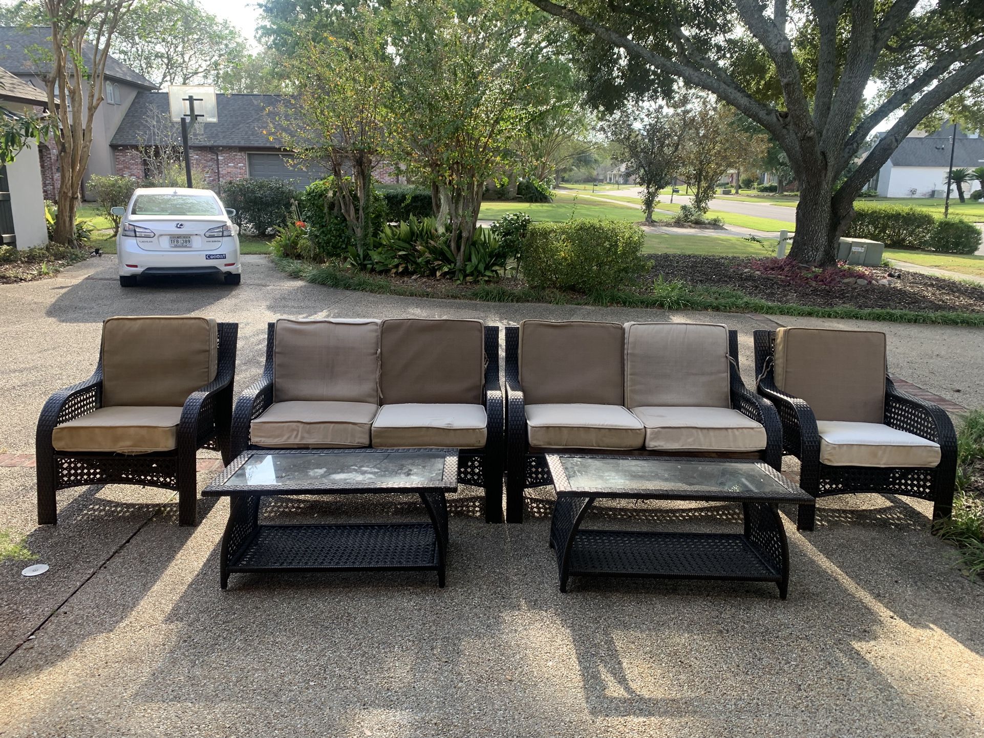 2 Outdoor Wicker Sofas,2 Chairs.2 Coffee Tables