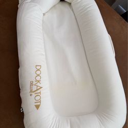 DockATot Deluxe + White Cover Amazing Condition $80