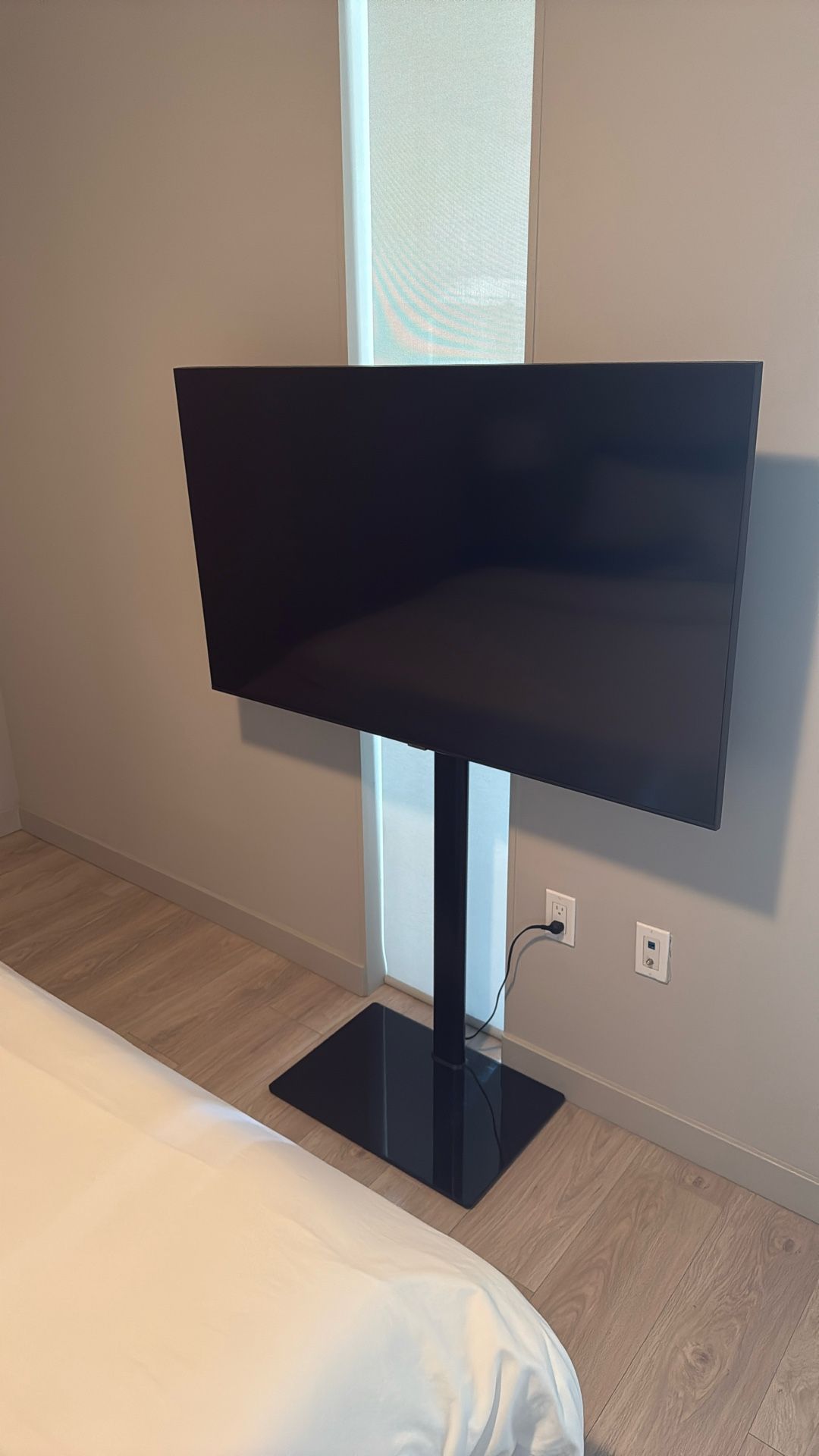 Samsung Smart TV with Stand - 55 Inches