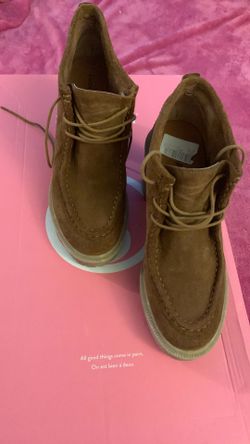 Women’s brown suede booties