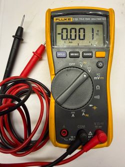 Fluke 115 Digital Multimeter With Leads!!!