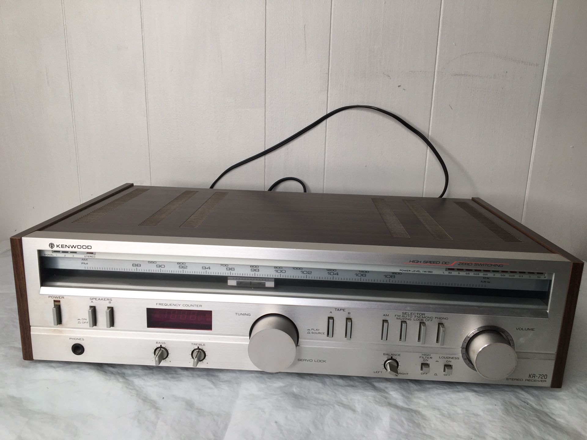 KENWOOD KR-720 Vintage Stereo Receiver Tuner Amplifier 40 Watts Good