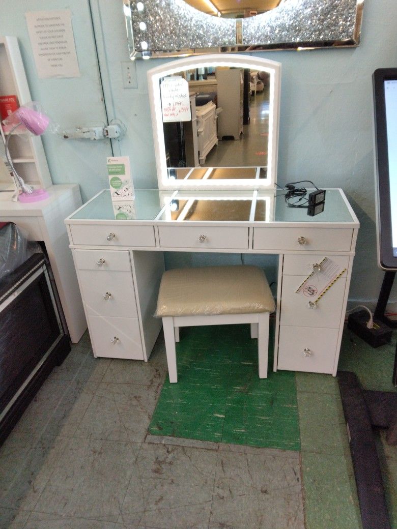 💥 Vanity With Stool 💥