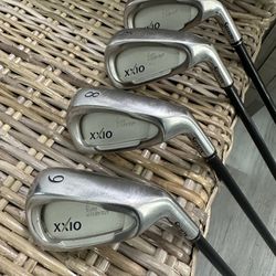 Golf: Srixon XXIO Irons (4, 6, 8, 9) Reg Flex Graphite