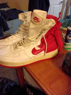 Air force 1 hightops red and white type sf af1 size 11.5 has both straps to both shoes