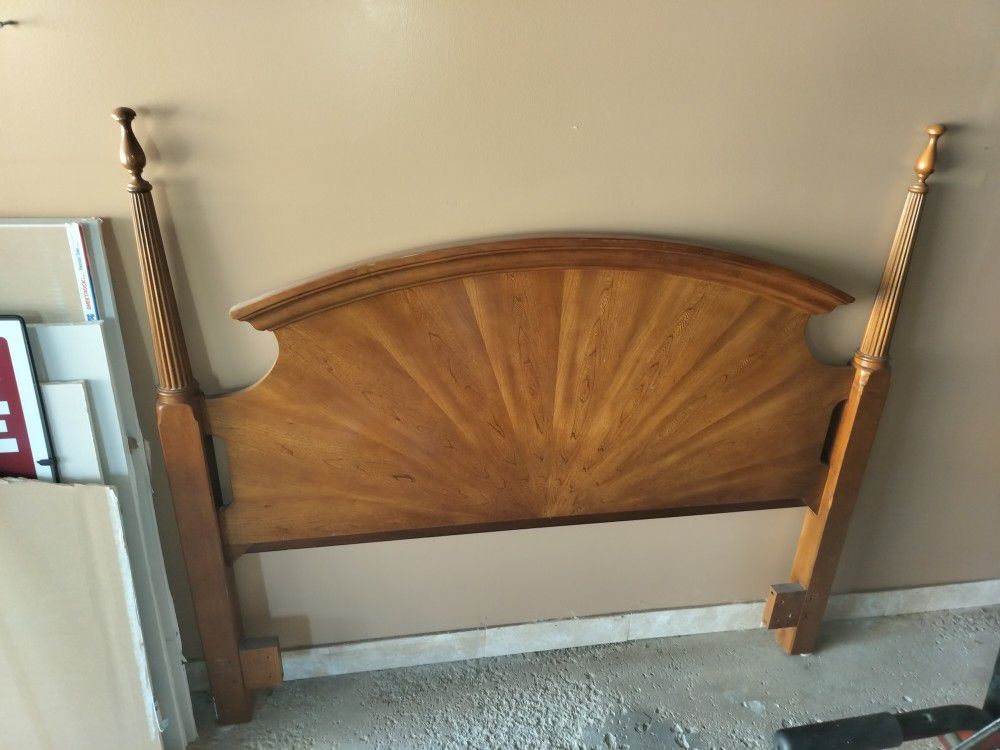FREE QUEEN OAK/CHERRY HEAD BOARD PAY YOU $20 TO COME TODAY!!!