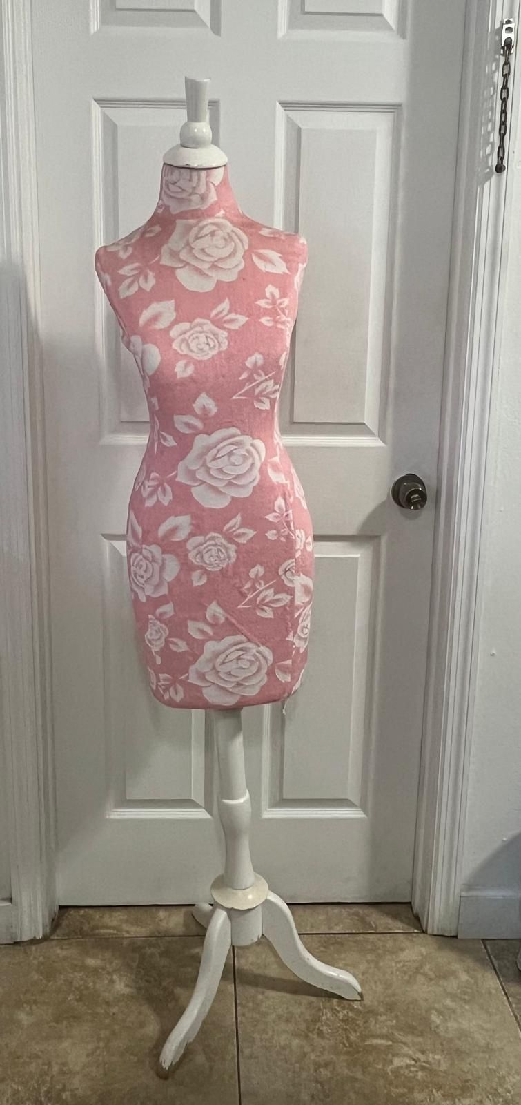 Floral Pattern on Torso with Adjustable Wooden Tripod Stand –