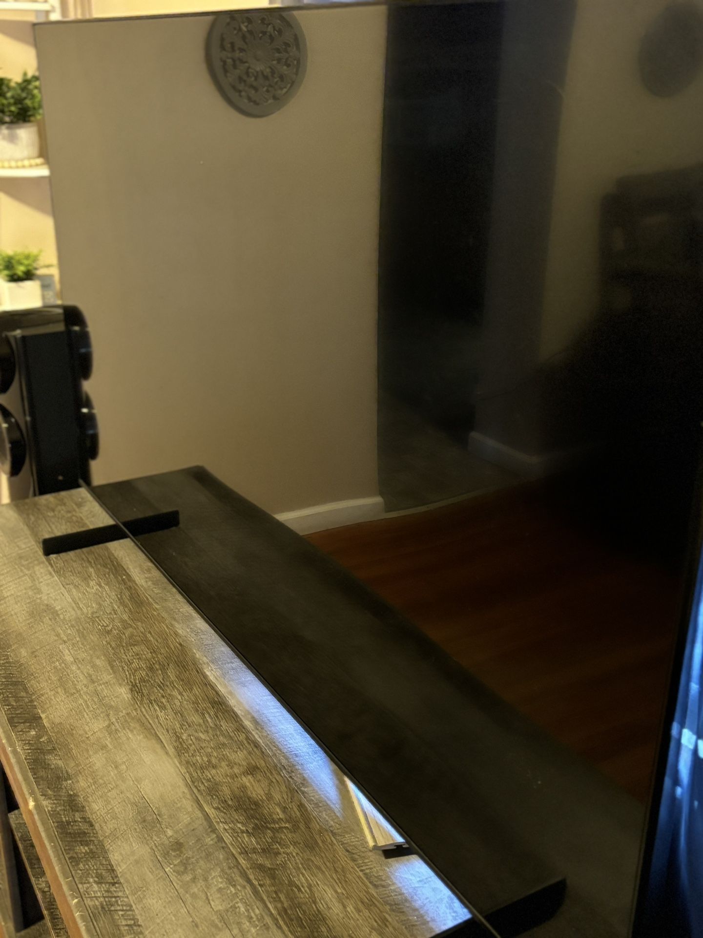 Big Dining Table 6 Chairs / Samsung Tv 65”