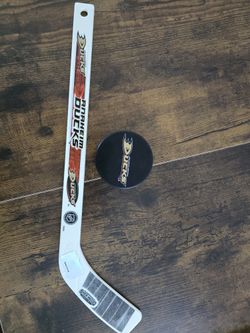 Mighty Ducks Mini Hockey Stick And Offical Puck