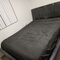 Queen Black Lacquer, Chrome Faux Leather Upholstery 