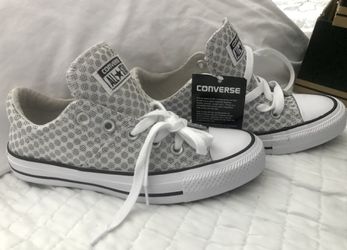 Converse sneakers (size 5 wm)
