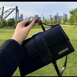 Jacquemus — The large Bambino   