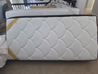 Dreamcloud  Premier mattress and adjustable base
