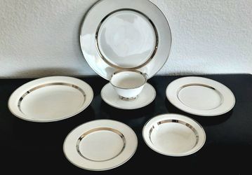 87-PIECE FINE CHINA MADE IN JAPAN, NEVER USED