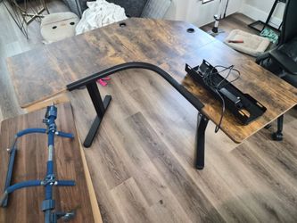 Free corner desk, desktop, & recycling can