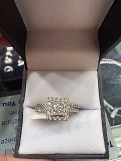 14k  white gold diamond ring