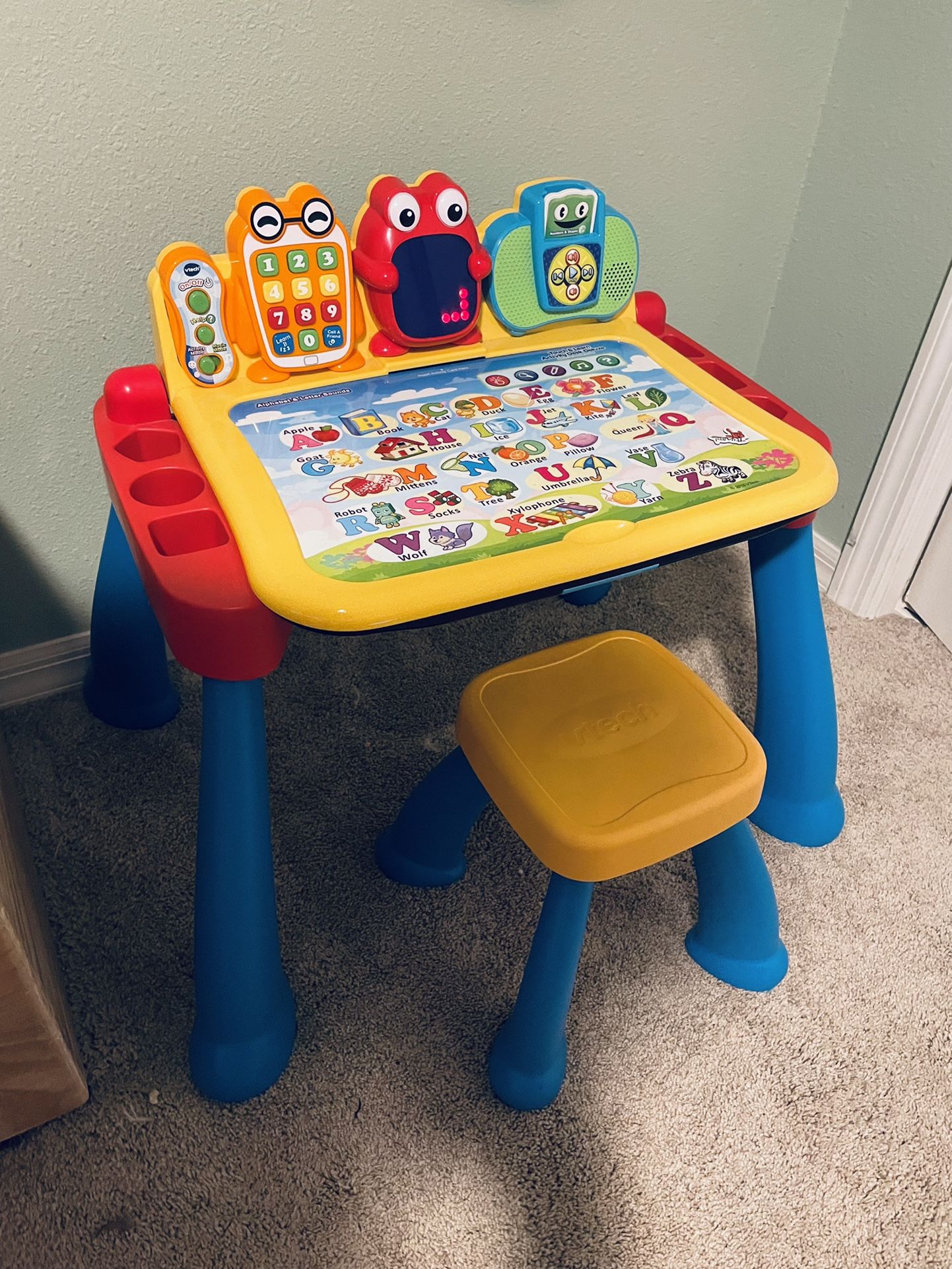 V Tech Touch And Learn Activity Desk 