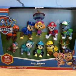 Paw Patrol, All Paws On Deck Toy Figures Gift Pack with 10 Collectible Action Figures