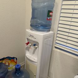 White water Cooler w/5 five gallon jugs