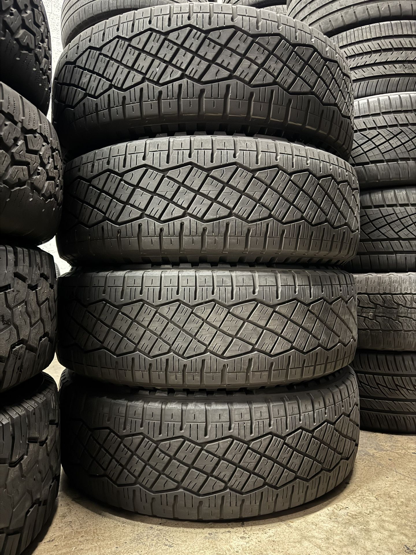 Set Goodyear LT 285 65 R20