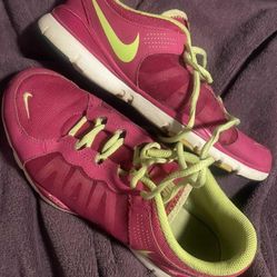 women size 9 nike shoes, Metairie
