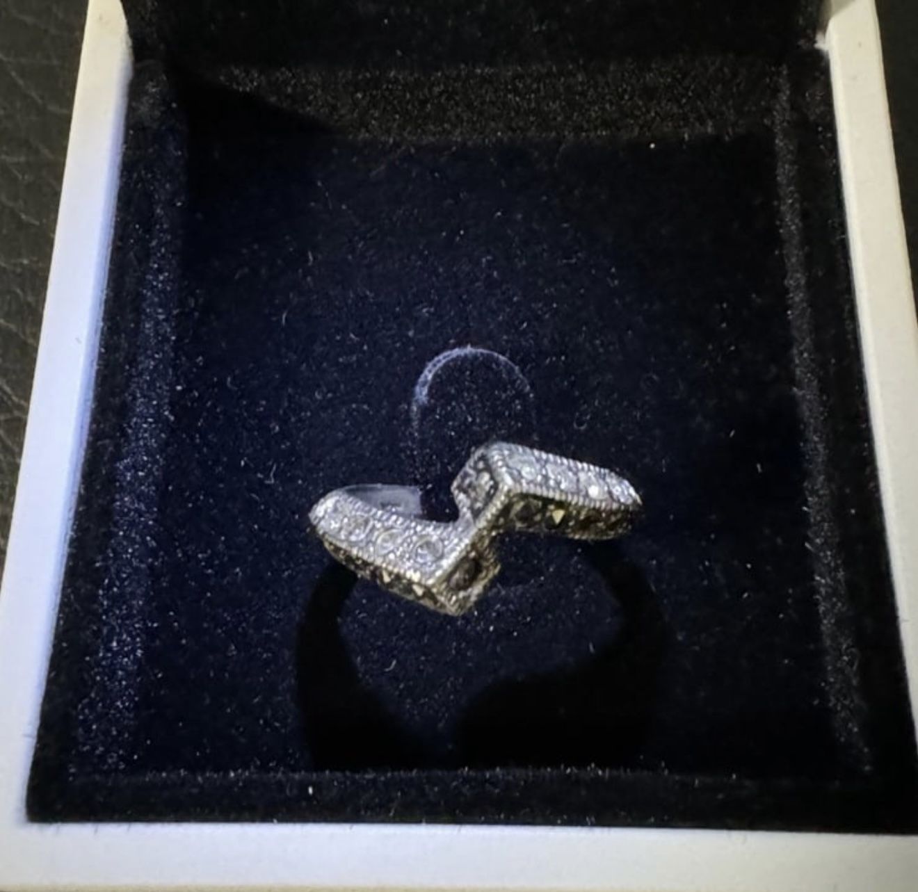 Vintage 925 sterling silver Marcasite ring size 6.5 In good condition