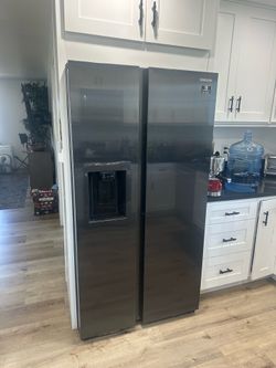 New Samsung refrigerator $700