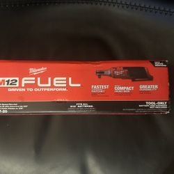 Milwaukee M12 Fuel 12V brushless high speed 3/8 in ratchet