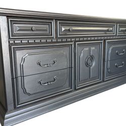 Beautiful painted Buffet/sideboard/dresser in black, solid wood construction