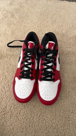 Football/soccer Nike shoes brand new size 9