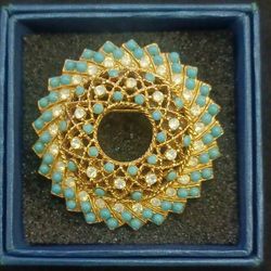Vintage SARAH COVENTRY Round Gold Tone Brooch Pin Turquoise and Rhinestones 