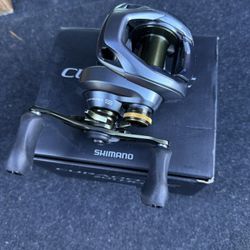 Baitcaster Shimano curado 201hg Dc With FISHING LURES 