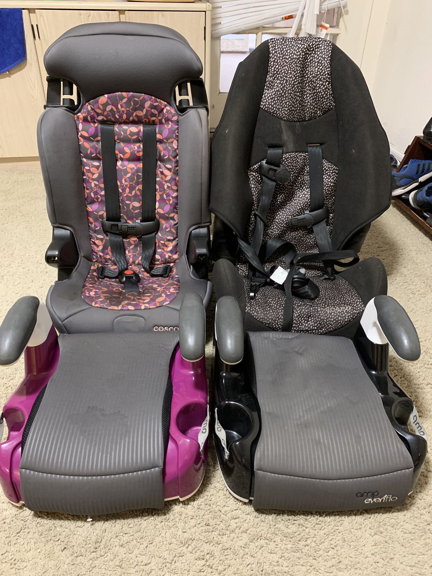 2 car seats and 2 boosters for 10$
