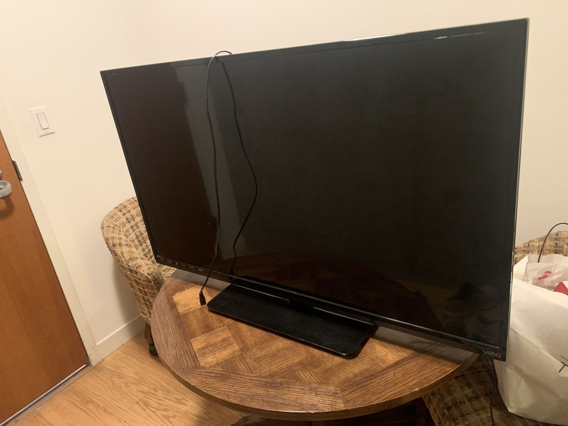 PS4 slim /Two Controllers/48 Inch Vizio
