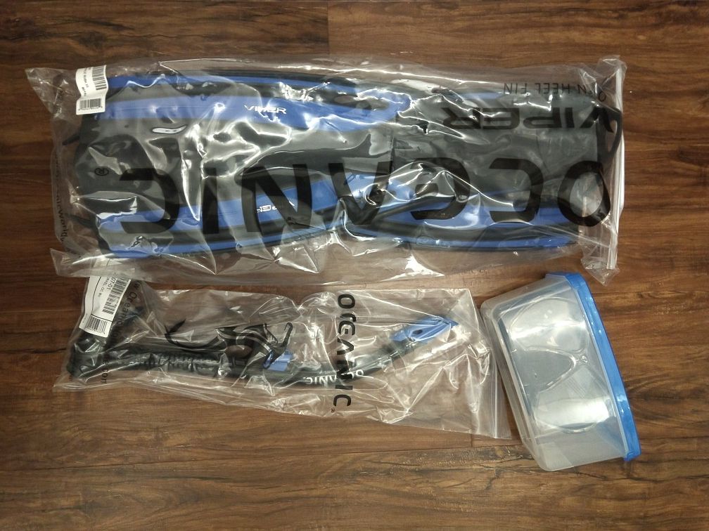 Oceanic dive gear - NEW mask, snorkel, fins, mesh bag