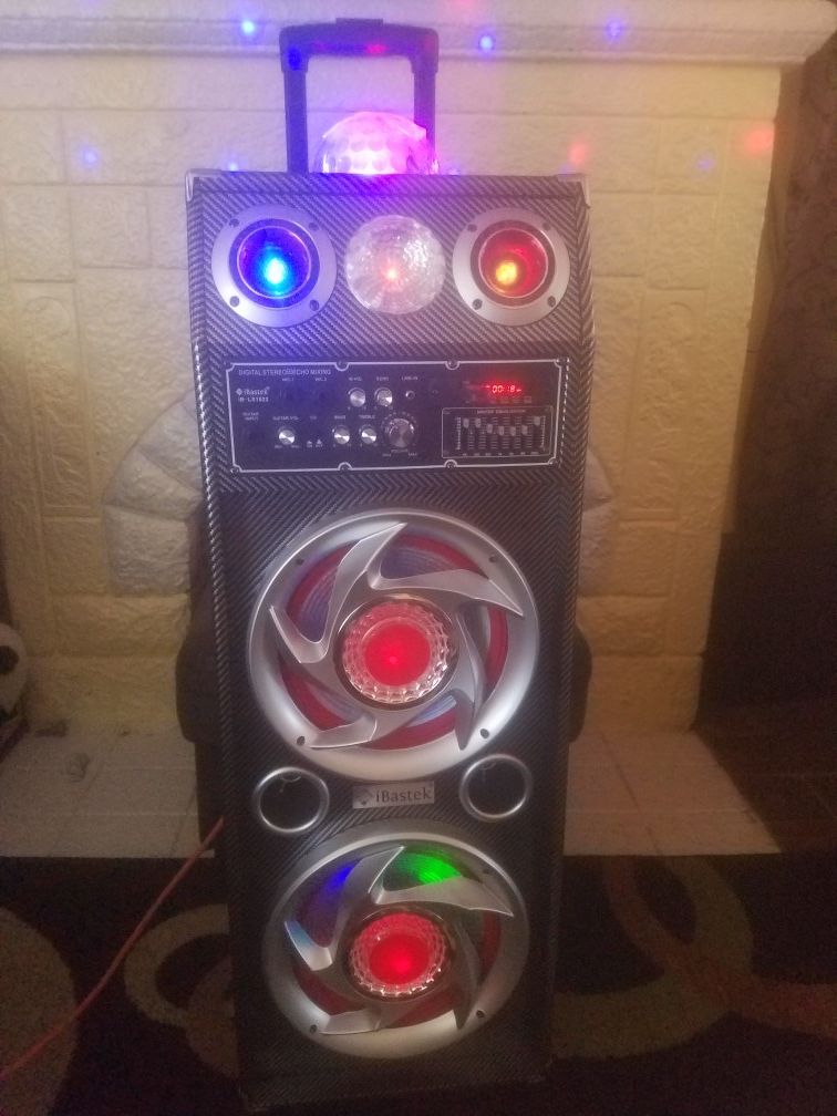 2x10"Bluetooth speaker super loud for karaoke party's.