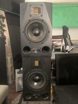 Almost New No Scratches Adam’s A7x Monitors 