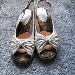 Women’s Casy Street white sandals