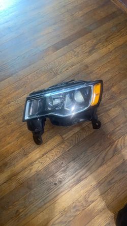  left driver side headlight assembly for a 2017-2021 Jeep Grand Cherokee