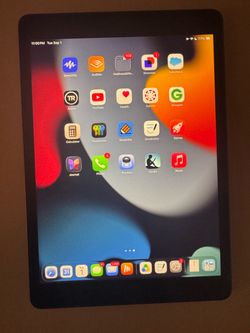 iPad 9th Gen 256GB + Apple Pencil + Keyboard Case + 2 Cases