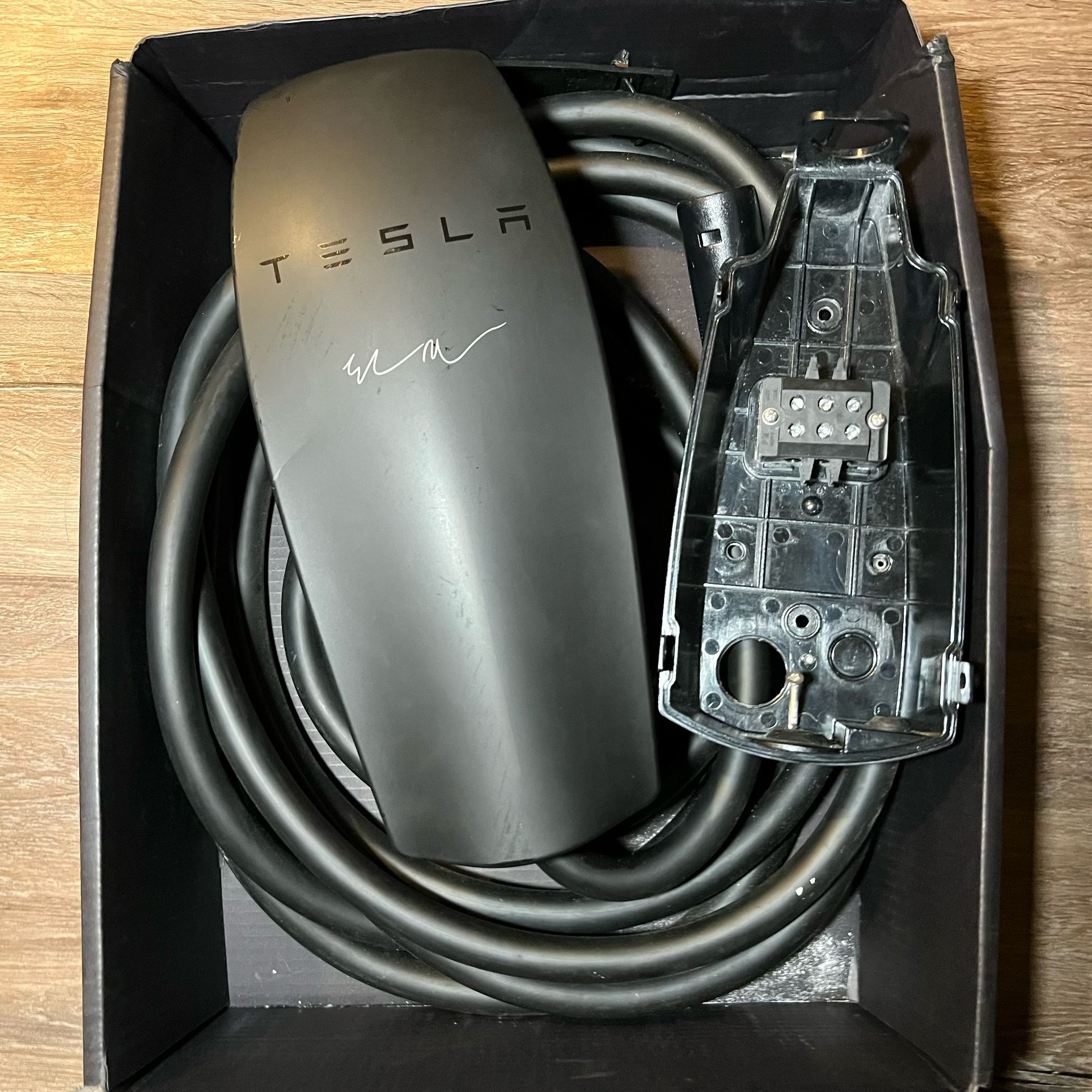 TESLA WALL CONNECTOR CHARGER GEN2 80Amp Elon Musk Signature