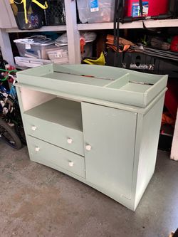 Dresser (also works as a baby changing table)