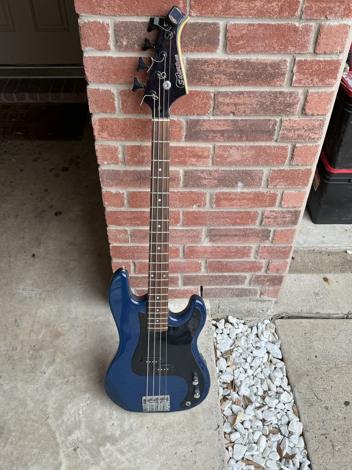 Silvertone SSLB 11 Bass Guitar 