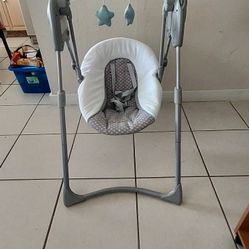Graco swing only uses battery