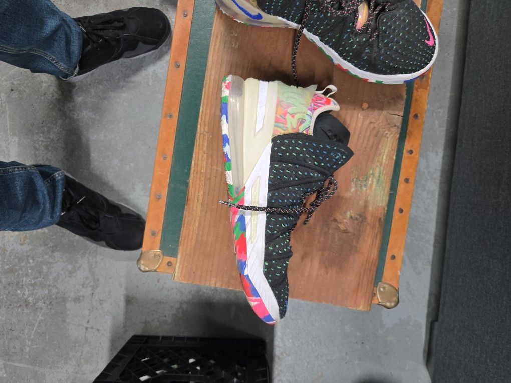 LeBron 18 Size 10.5 Mens