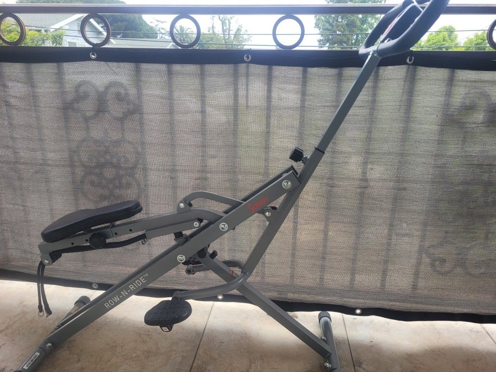 Sunny Health & Fitness Row-N-Ride Squat Assist Trainer