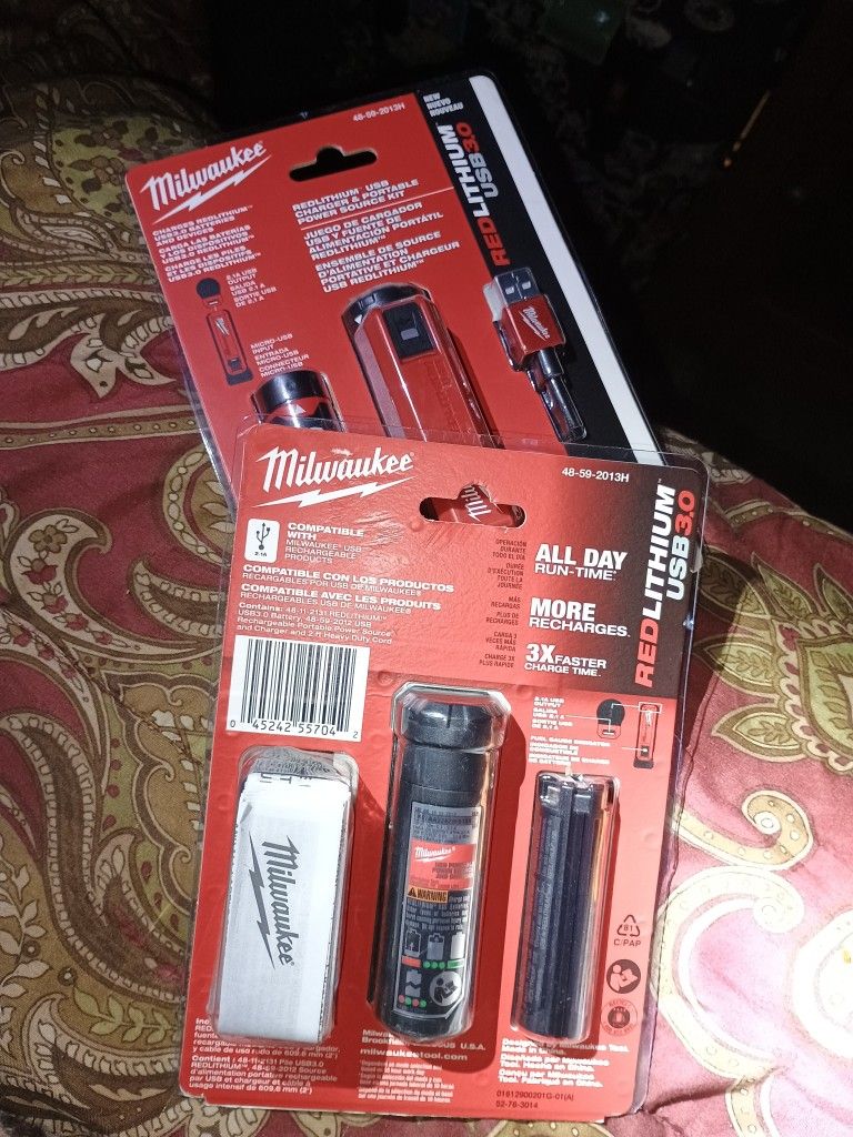 Milwaukee Red Lithium USB Charger And Portalbale Power Source Kit