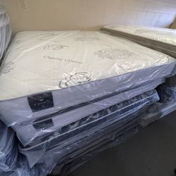 CALIFORNIA KING MATTRESS & BOX SPRING 