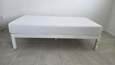 Like New Twin Bed
